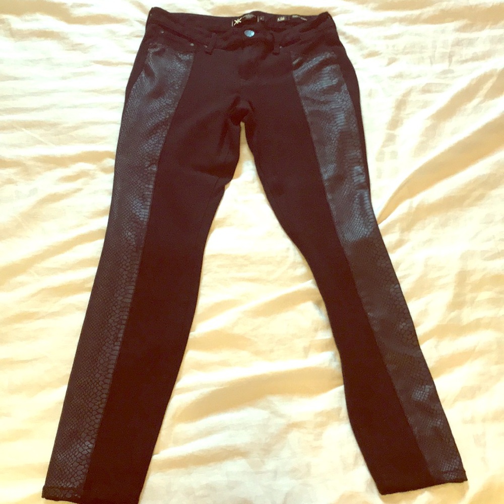 Kardashian “Kim” curvy jeans- so stretchy!